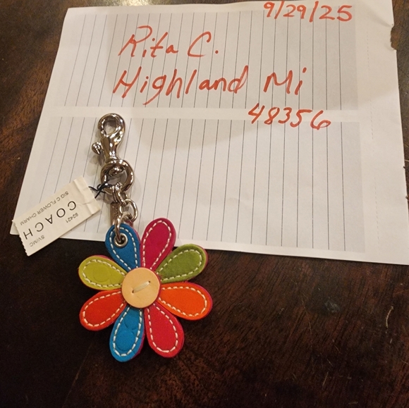 New Rare Vintage Leather Coach Flower Key Chain - Picture 1 of 4